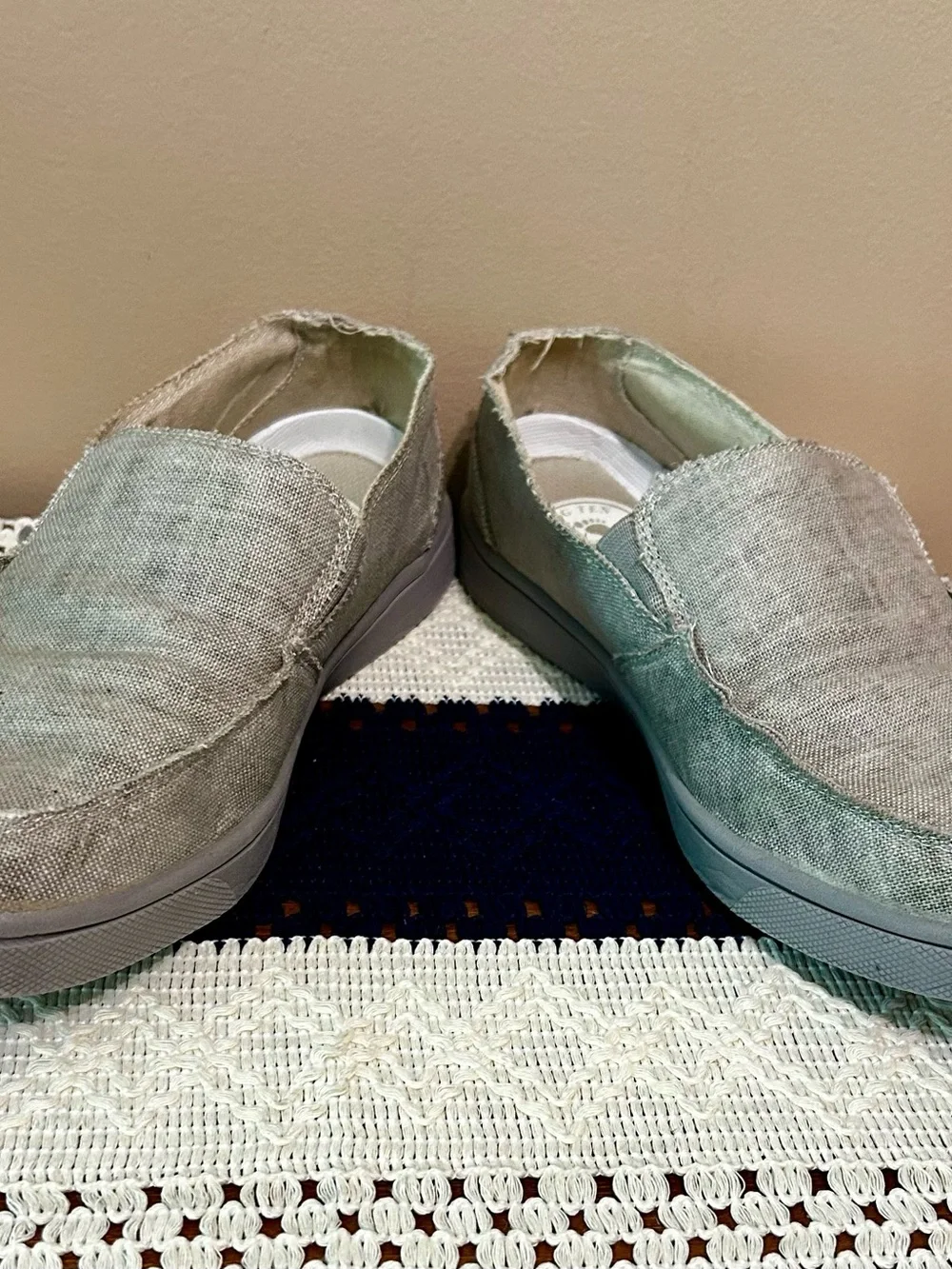 Hang Ten Men's Slip-On Canvas Loafers in Light Gray